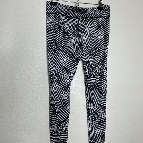 Adidas Black And White Leggings With Design Size Medium Women’s - Picture 4 of 6